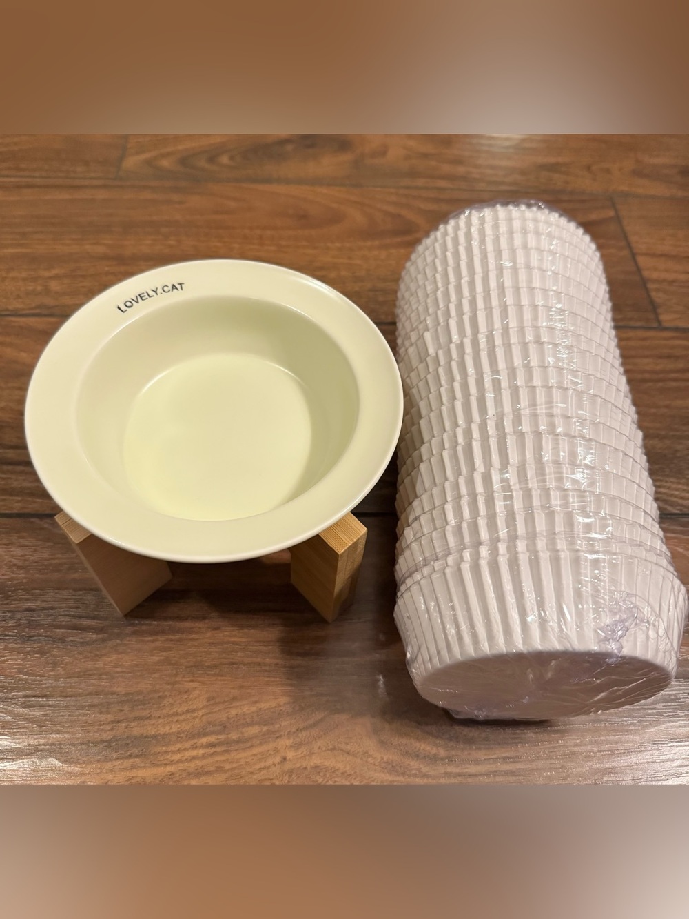 Raised cat dish with disposable liners. New